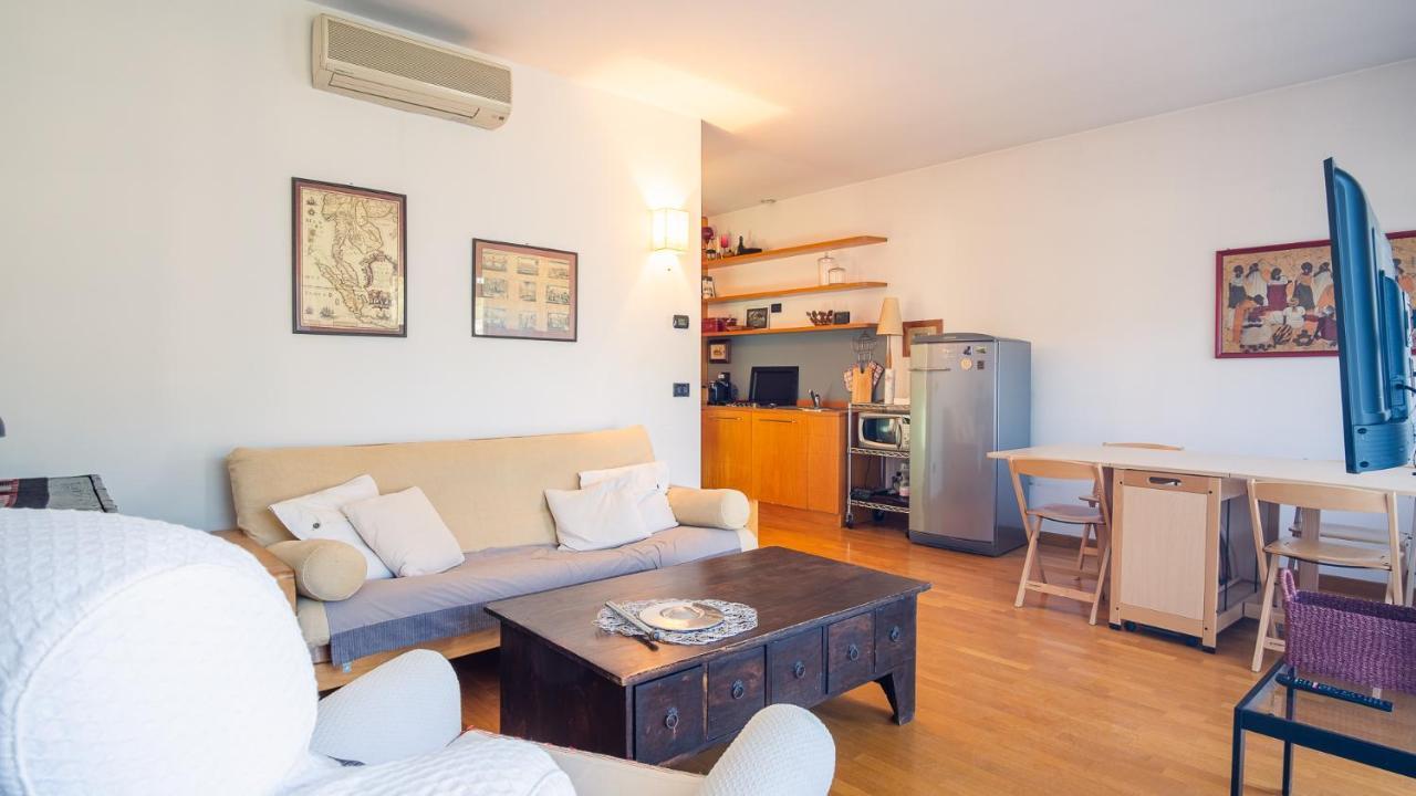 The Zodiac Apartment - Italian Homing Сирмионе Екстериор снимка