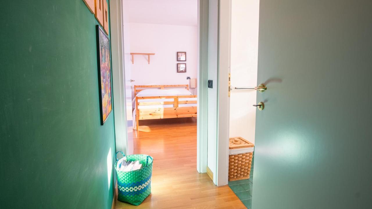 The Zodiac Apartment - Italian Homing Сирмионе Екстериор снимка