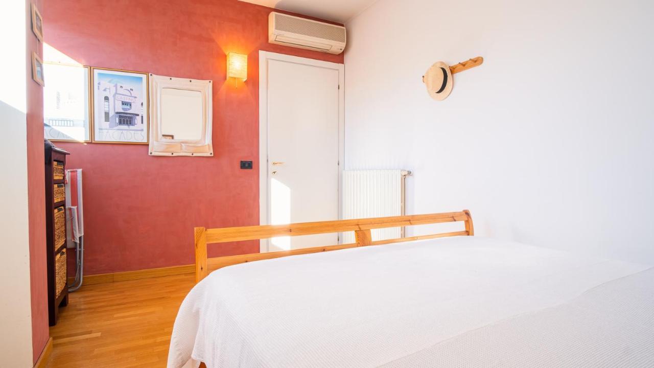 The Zodiac Apartment - Italian Homing Сирмионе Екстериор снимка